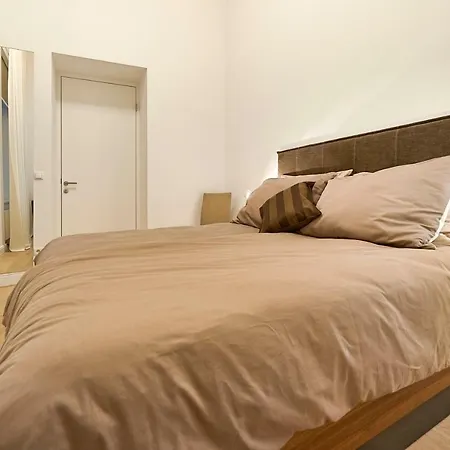 Central Luxury Apartment-2